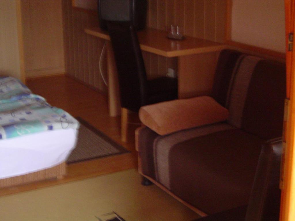 Двухместный (Двухместный номер с 2 отдельными кроватями и диваном-кроватью) гостевого дома Lunczer Vendégház, Мошонмадьяровар