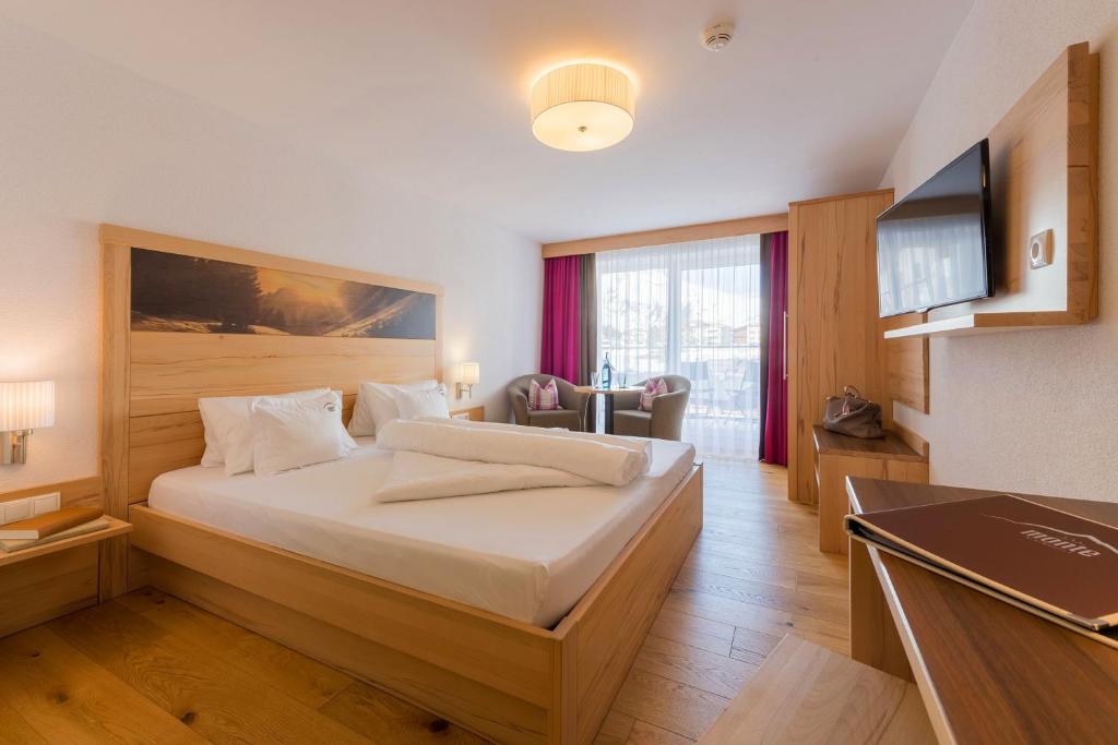 Двухместный (Двухместный номер «Комфорт» с 1 кроватью и ванной) отеля Alpinhotel Monte Superior, Ишгль