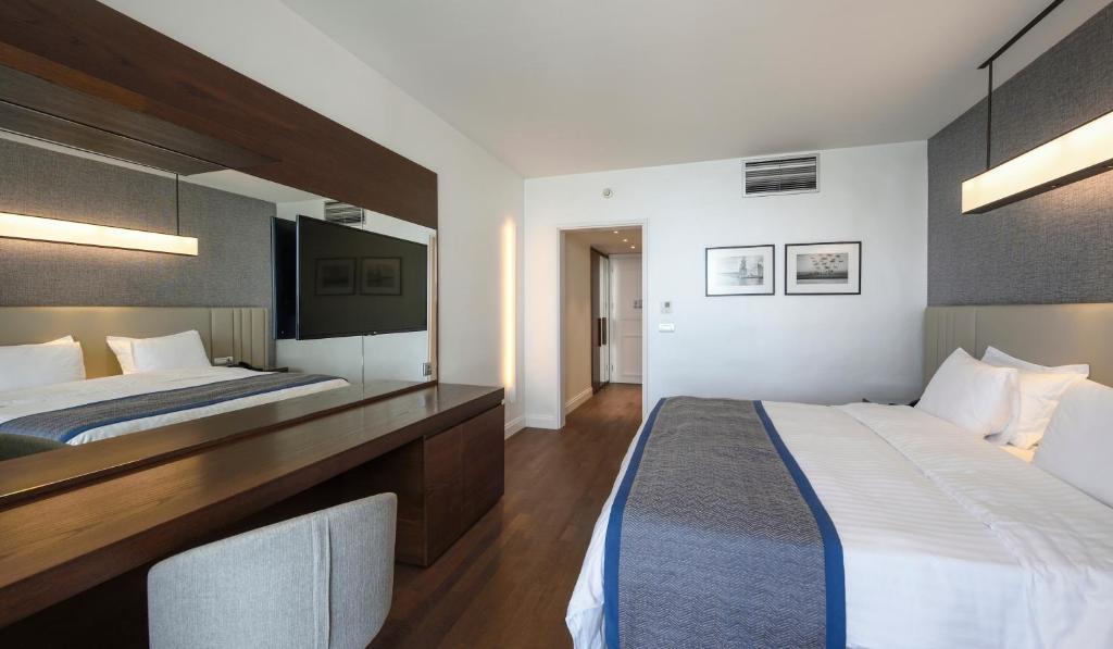 Двухместный (Представительский двухместный номер с 1 кроватью и видом на море) отеля Makedonia Palace, Салоники