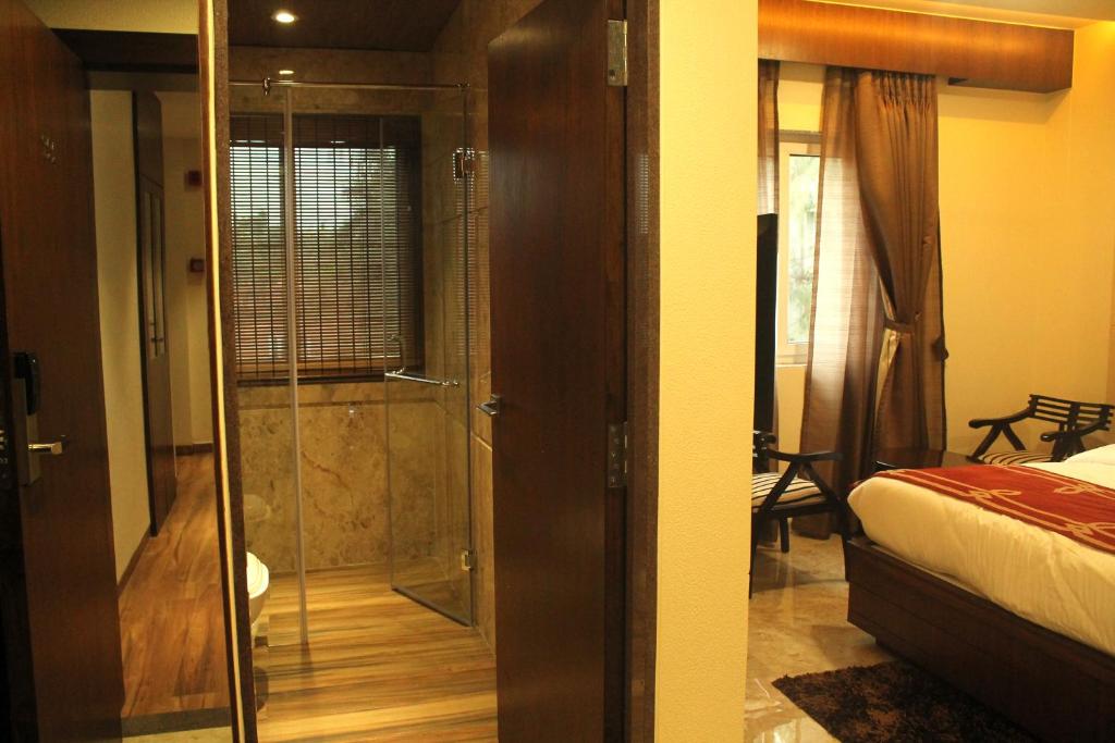 Двухместный (Luxury Room Without Balcony) отеля Hotel Surya, Варанаси