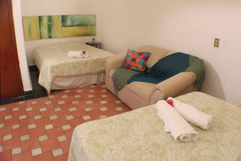 Семейный (Cемейный номер с собственной ванной комнатой) гостевого дома Casa Madero Rooms, Куэрнаваки