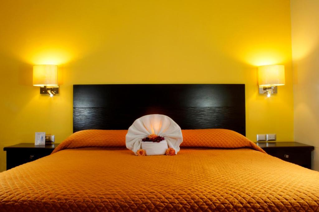Сьюит (Люкс с кроватью размера «king-size») отеля Hotel Nautilus, Плая-дель-Кармен
