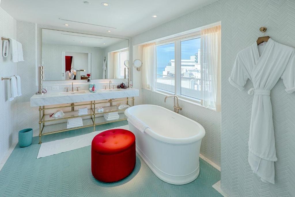 Сьюит (Императорский люкс с 2 спальнями и видом на океан), Faena Hotel Miami Beach