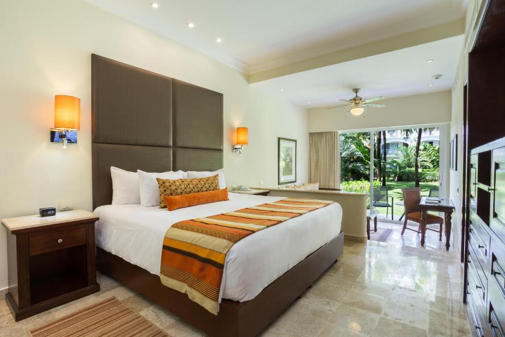 Сьюит (Полулюкс с кроватью размера «king-size» и видом на сад) курортного отеля Dreams Tulum Resort & Spa - All Inclusive, Тулум