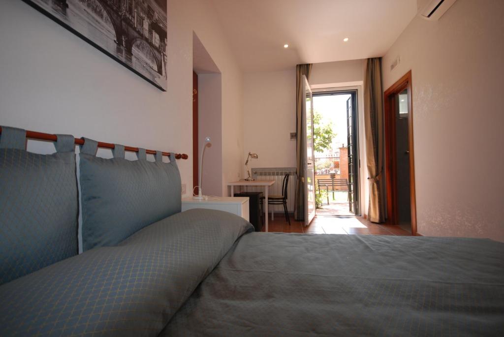 Двухместный (Двухместный номер с 1 кроватью и собственной ванной комнатой) гостевого дома L'Oasi al Pigneto - Guest house, Рим