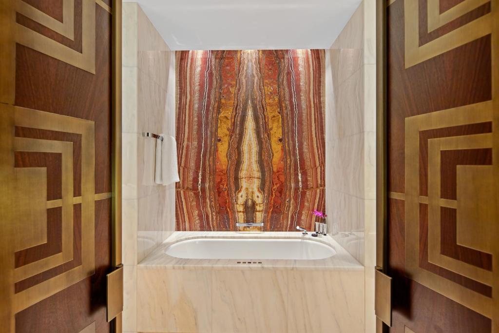 Двухместный (Номер Делюкс с кроватью размера «king-size» и окном) отеля Park Hyatt Vienna, Вена