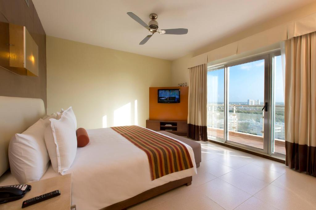 Двухместный (Стандартный номер, посещение пляжного клуба) отеля Krystal Urban Cancun Centro, Канкун