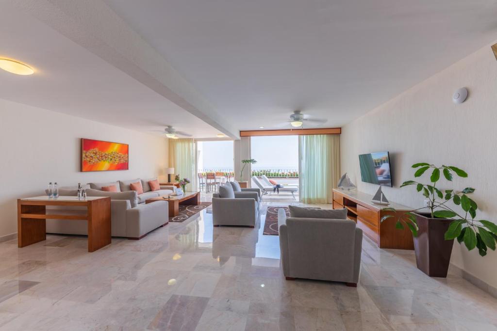 Сьюит (Люкс с 3 спальнями и видом на океан) курортного отеля Grand Miramar All Luxury Suites & Residences, Пуэрто-Вальярта