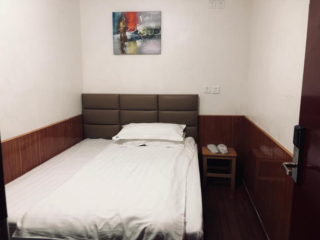 Двухместный (Двухместный номер с 1 кроватью и общим туалетом, без окна) хостела Shanghai Blue Mountain Bund Youth Hostel, Шанхай