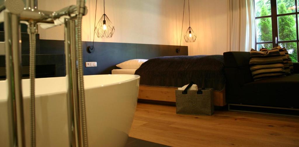 Двухместный (Большой двухместный номер с 1 кроватью) отеля MOLodge/Hotel Lucas, Партенен