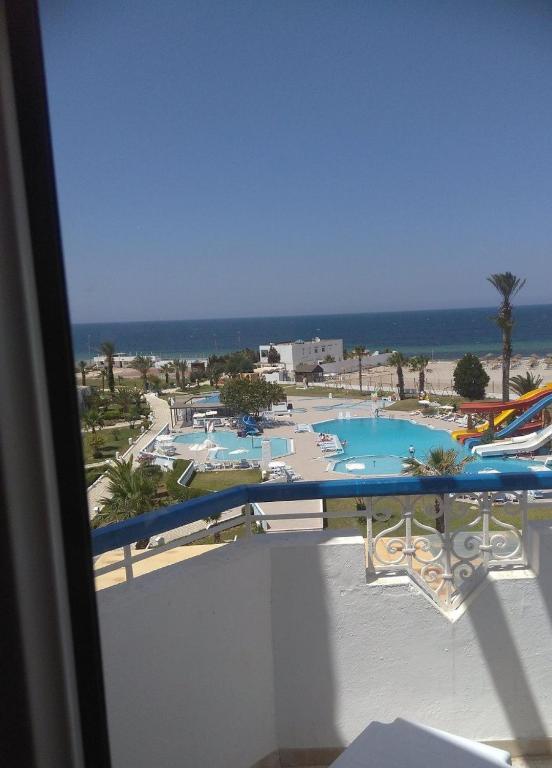 Трехместный (Стандартный трехместный номер) отеля Palmyra Hotel and Aqua Resort, Монастир