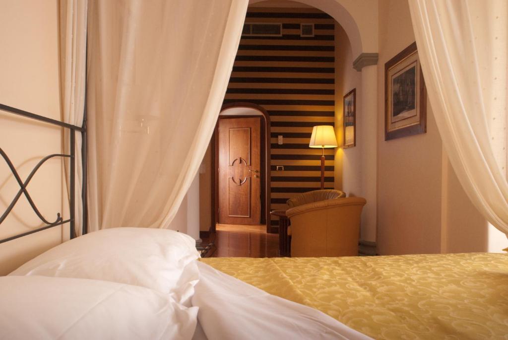 Двухместный (Двухместный номер эконом-класса с 1 кроватью) отеля Hotel Roma, Флоренция