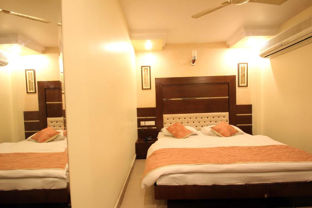 Двухместный (Стандартный двухместный номер с 1 кроватью) отеля Hotel Star View, Нью-Дели
