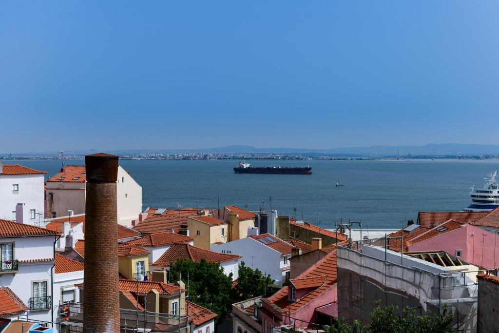Апартаменты (Апартаменты с 1 спальней и видом на реку) апарт-отеля Alfama - Lisbon Lounge Suites, Лиссабон