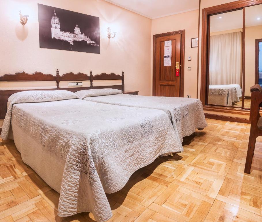 Отель Hotel Residencia Castellano I, Саламанка