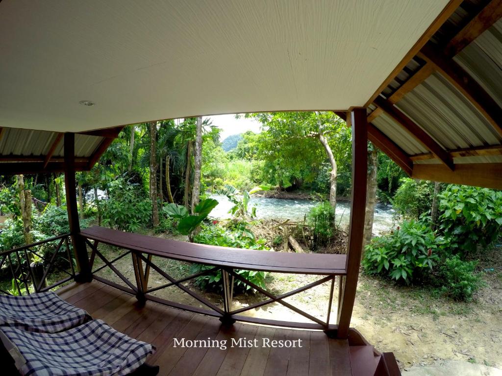 Трехместный (Стандартный трехместный номер), Курортный отель Khao Sok Morning Mist Resort