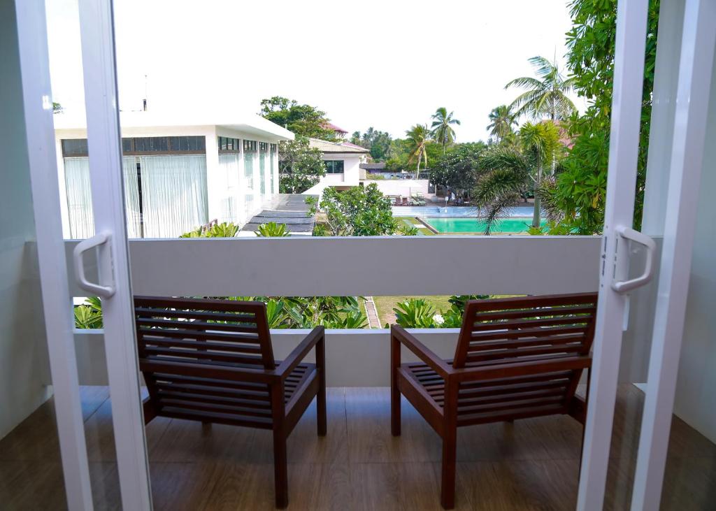 Двухместный (Двухместный номер Делюкс с 1 кроватью или 2 отдельными кроватями и видом на бассейн) отеля Pegasus Reef Hotel, Ваттала