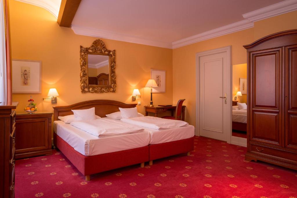 Двухместный (Улучшенный двухместный номер с 1 кроватью, вид на город) отеля Atlantic Parkhotel, Баден-Баден