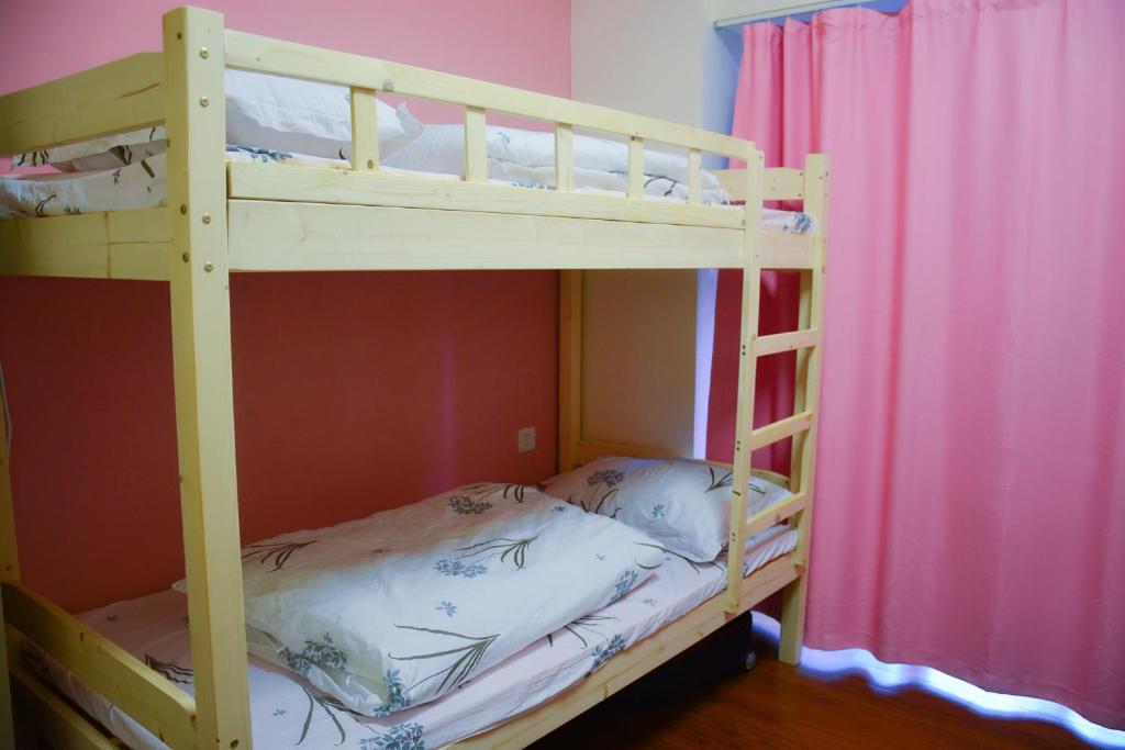 Номер (Односпальная кровать в общем номере для женщин), YoYo Youth Apartment