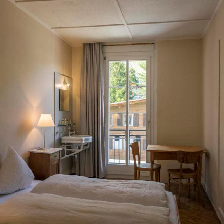 Двухместный (Двухместный номер с 1 кроватью и общей ванной комнатой) отеля Hotel Regina, Лаутербруннен