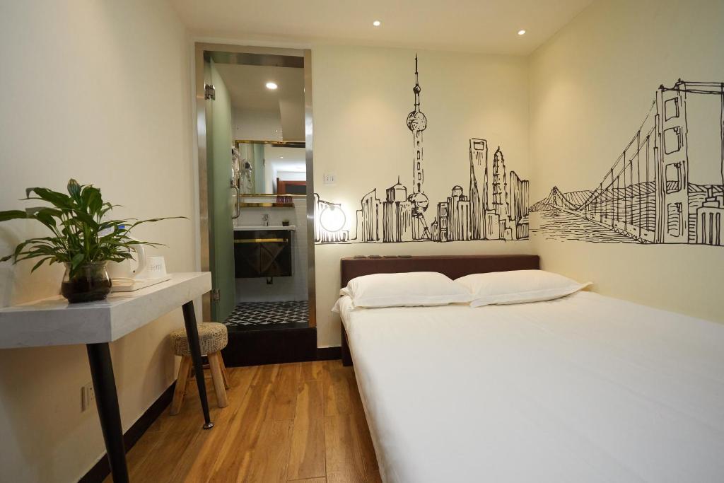Двухместный (Двухместный номер с 1 кроватью и собственной ванной комнатой, без окна) хостела Shanghai Meego Qingwen Hotel, Шанхай