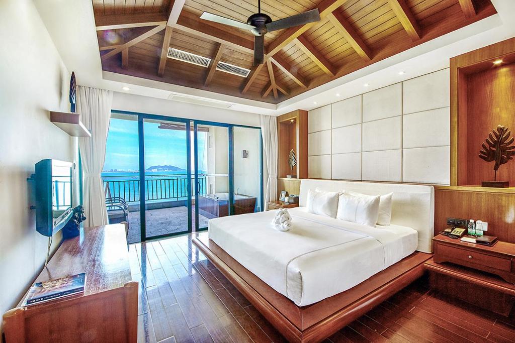Сьюит (Семейный люкс Делюкс с 3 спальнями, панорамный вид на море) отеля Ocean Sonic Resort Sanya, Санья