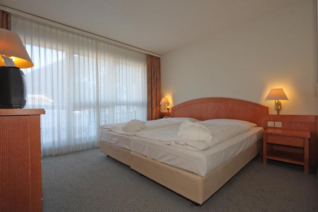 Сьюит (Люкс с 2 спальнями и балконом) отеля Central Swiss Quality Sporthotel, Давос