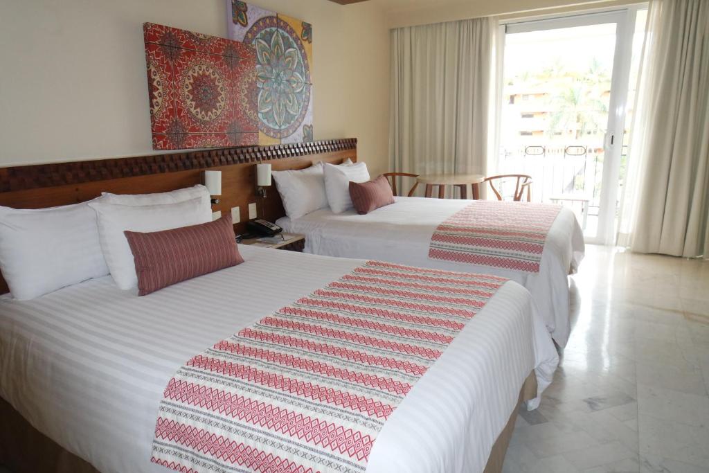 Двухместный (Двухместный номер Делюкс с 1 кроватью, частичный вид на океан) курортного отеля Sunscape Puerto Vallarta Resort, Пуэрто-Вальярта