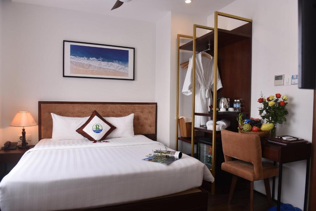 Двухместный (Улучшенный двухместный номер с 1 кроватью), Ritzy Boutique Hotel Da Nang