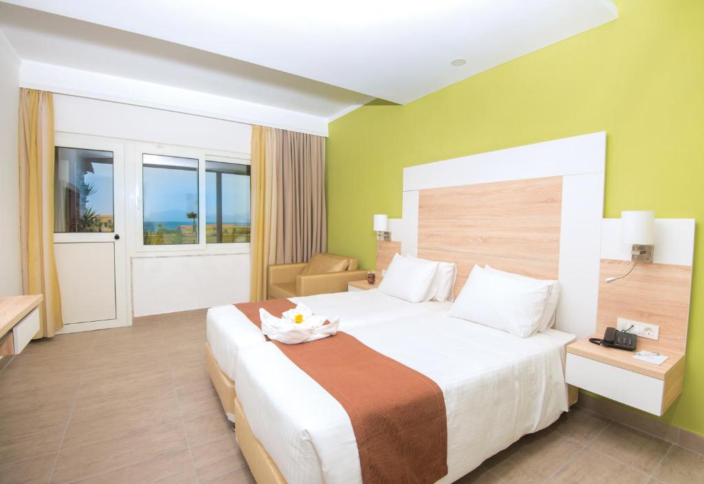 Двухместный (Улучшенный двухместный номер с 1 кроватью) отеля Eurovillage Achilleas Hotel, Мастихарион