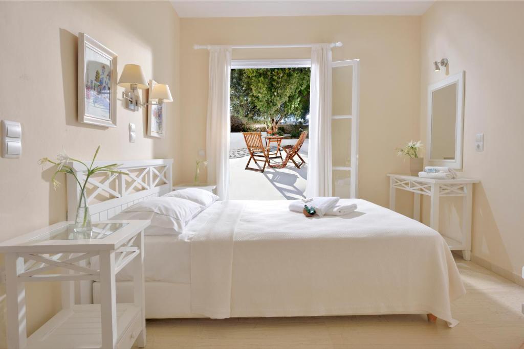 Двухместный (Уютный двухместный номер с 1 кроватью или 2 отдельными кроватями и террасой) отеля Erato Hotel Mykonos, Орнос