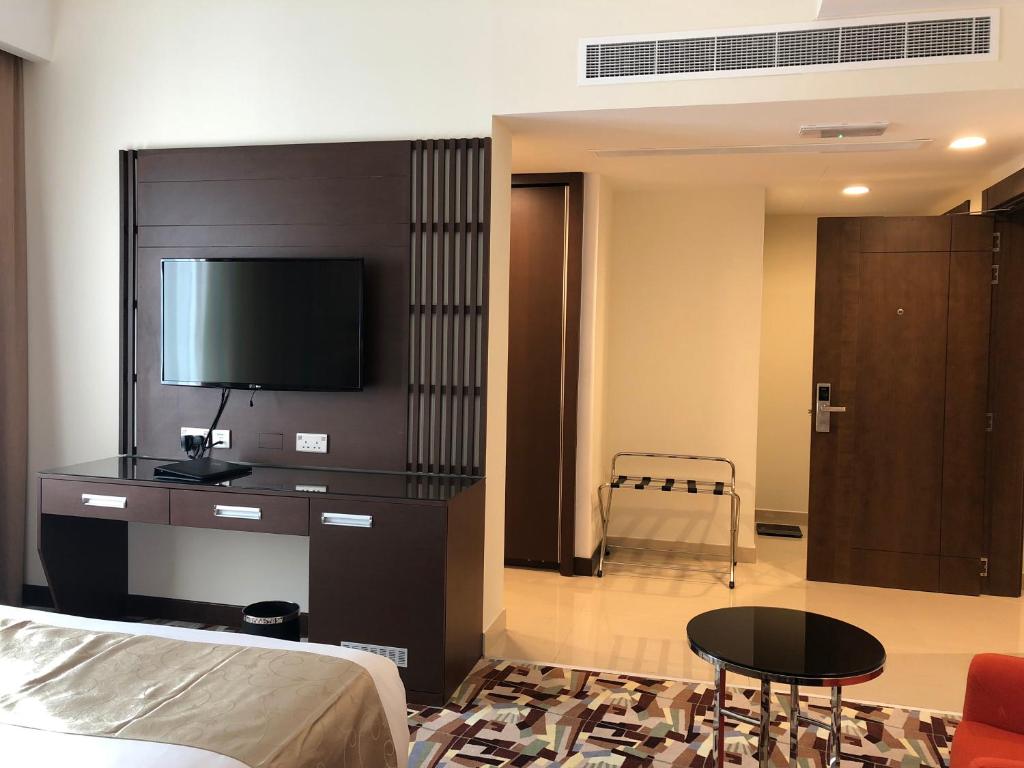 Двухместный (Двухместный номер «Премиум» с 1 кроватью) отеля Al Murooj Grand Hotel, Маскат