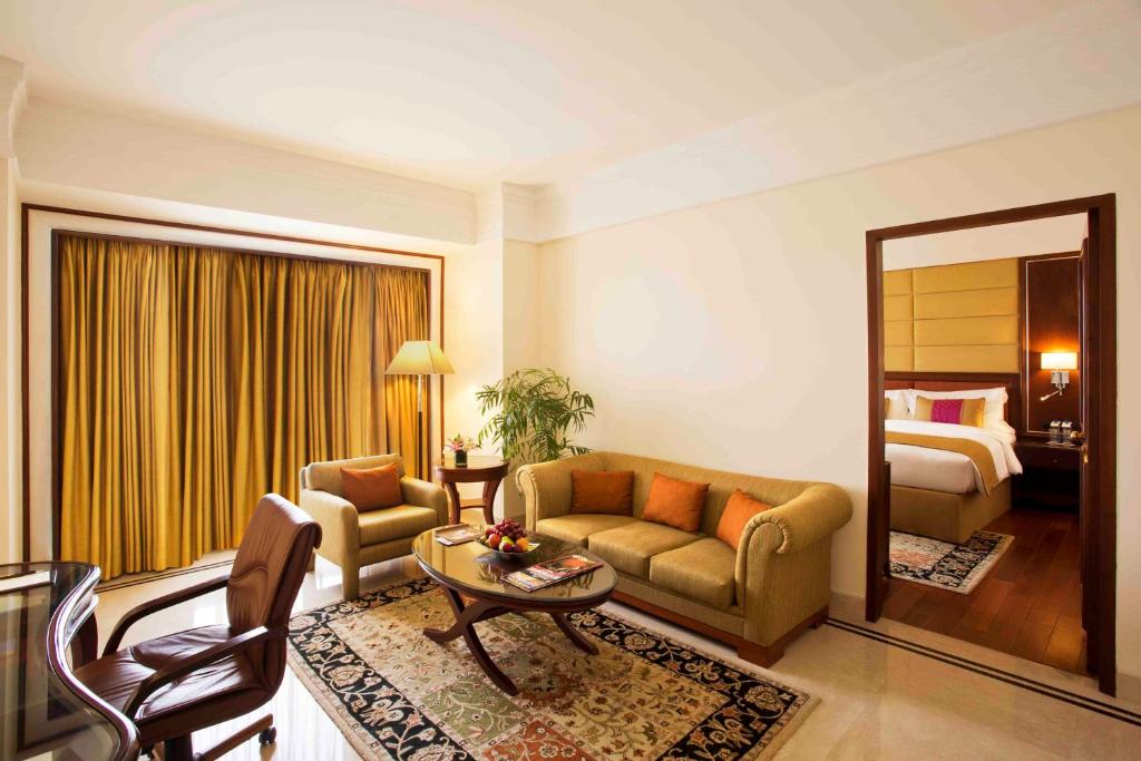 Сьюит (Executive Suite with complimentary Airport Transfers ,free Wi-Fi, 15 % discount on food and soft beverages), Eros Hotel New Delhi, Nehru Place