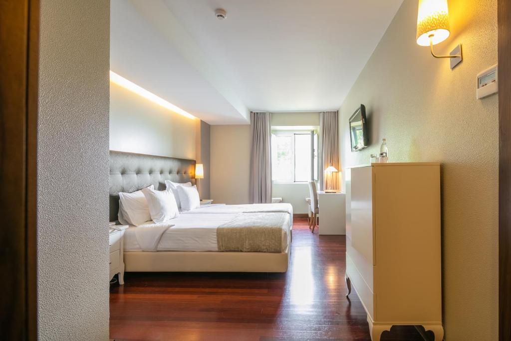 Двухместный (Двухместный номер «Премиум» с 2 отдельными кроватями) отеля Forte De Sao Francisco Hotel, Шавиш