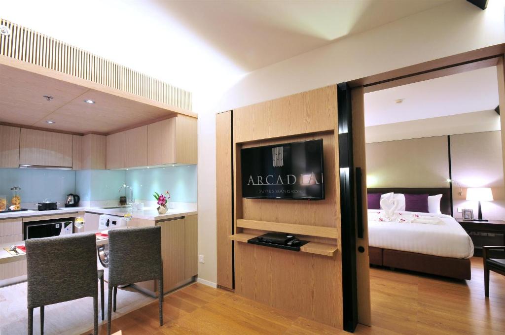 Сьюит (Улучшенный люкс с 1 спальней), Отель Arcadia Suites Ploenchit Sukhumvit by Compass Hospitality