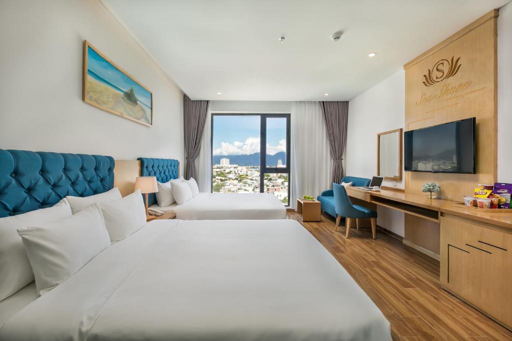 Двухместный (Двухместный номер Делюкс с 2 отдельными кроватями и видом на горы) отеля Seashore Hotel & Apartment, Дананг