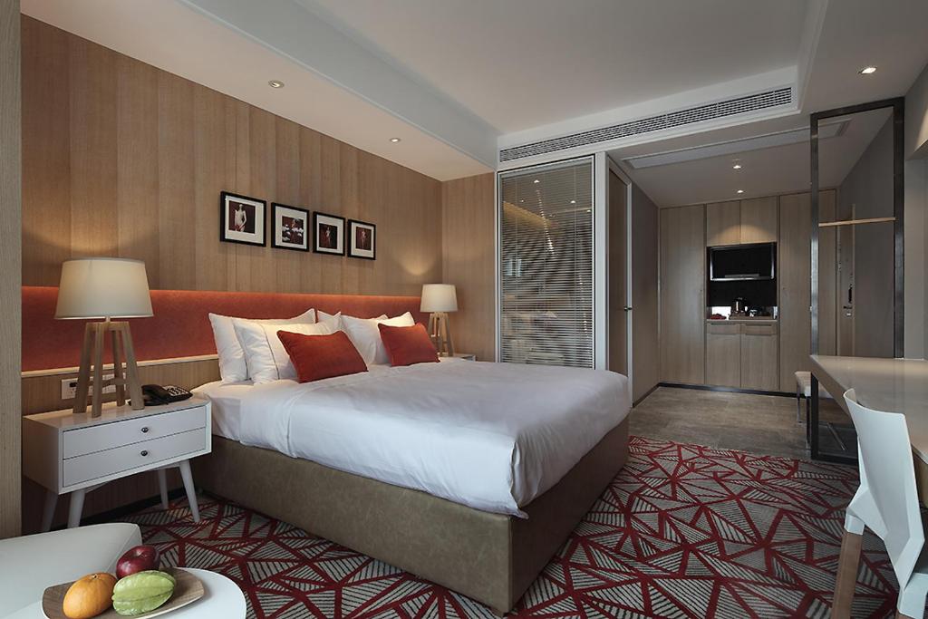 Двухместный (Улучшенный номер с кроватью размера «queen-size») отеля Baobo Boutique Hotel, Чунцин