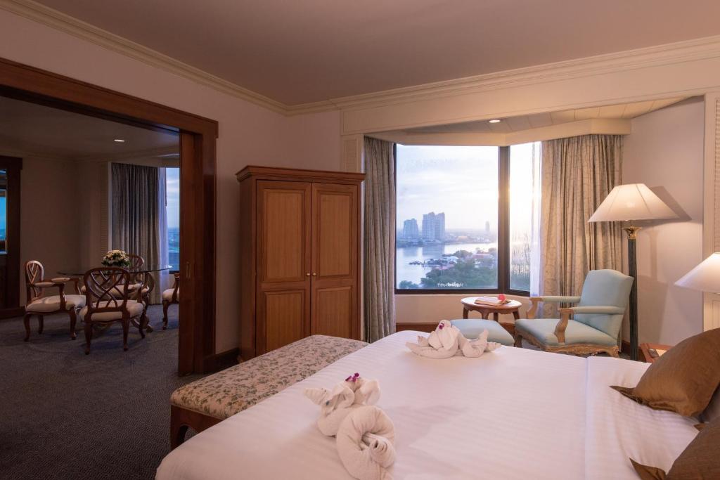 Сьюит (Представительский люкс) отеля Montien Riverside Hotel, Бангкок