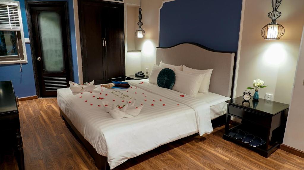 Двухместный (Представительский двухместный номер с 1 кроватью или 2 отдельными кроватями) отеля Hanoi La Castela Hotel, Ханой