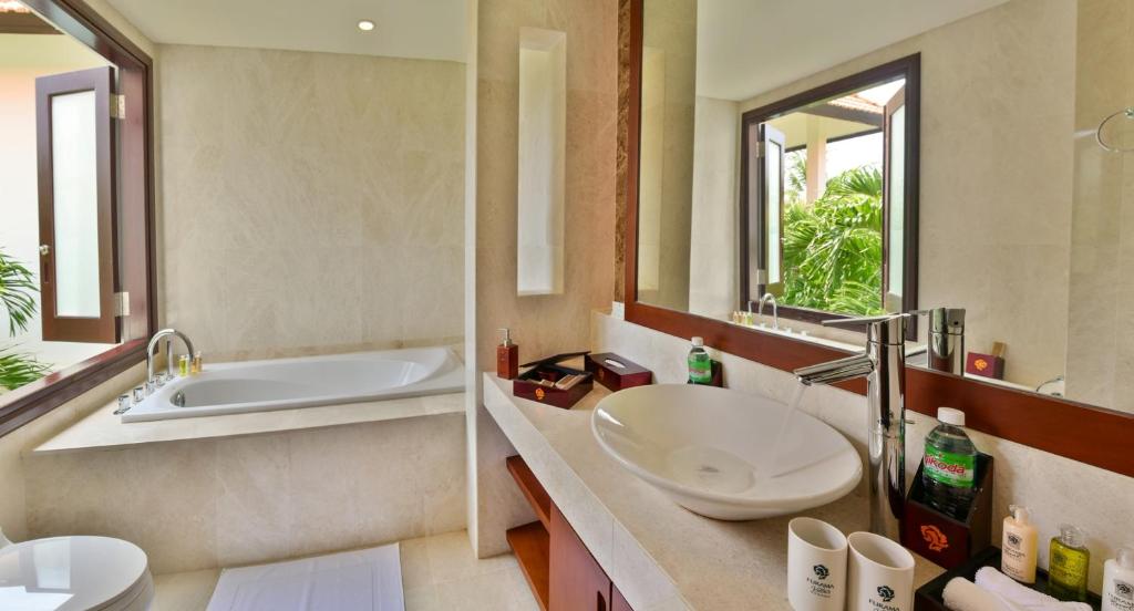 Вилла (Вилла с 1 спальней с бассейном с гидромассажем) курортного отеля Furama Resort Danang, Дананг