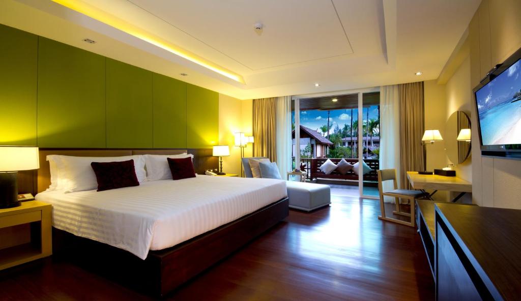 Двухместный (Двухместный номер Делюкс с 1 кроватью или 2 отдельными кроватями и видом на бассейн) курортного отеля Sentido Graceland Khao Lak, Кхаулак