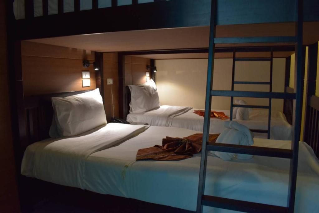Номер (Спальное место на двухъярусной кровати в общем номере для мужчин и женщин) отеля The Wave Boutique Hotel, Пхукет