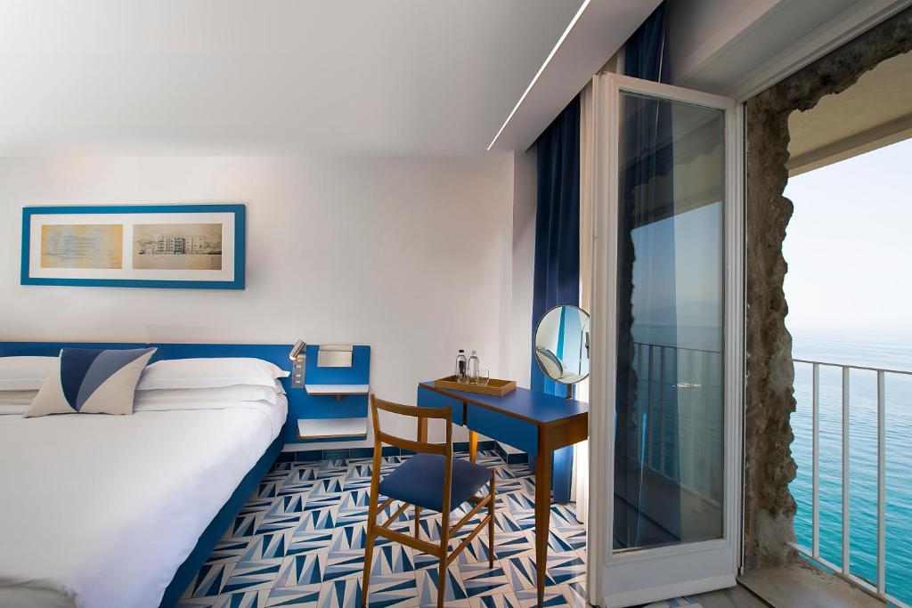 Двухместный (Улучшенный двухместный номер с 1 кроватью или 2 отдельными кроватями и видом на море) отеля Parco dei Principi, Сорренто