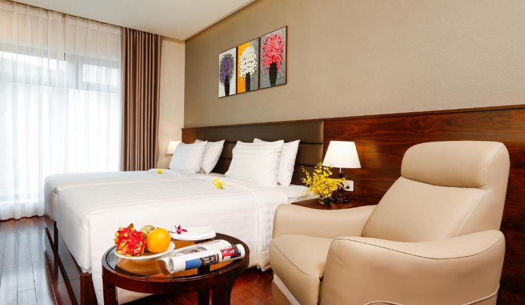 Двухместный (Двухместный номер Делюкс с 1 кроватью или 2 отдельными кроватями, вид на город) отеля Orchids Saigon Hotel, Хошимин