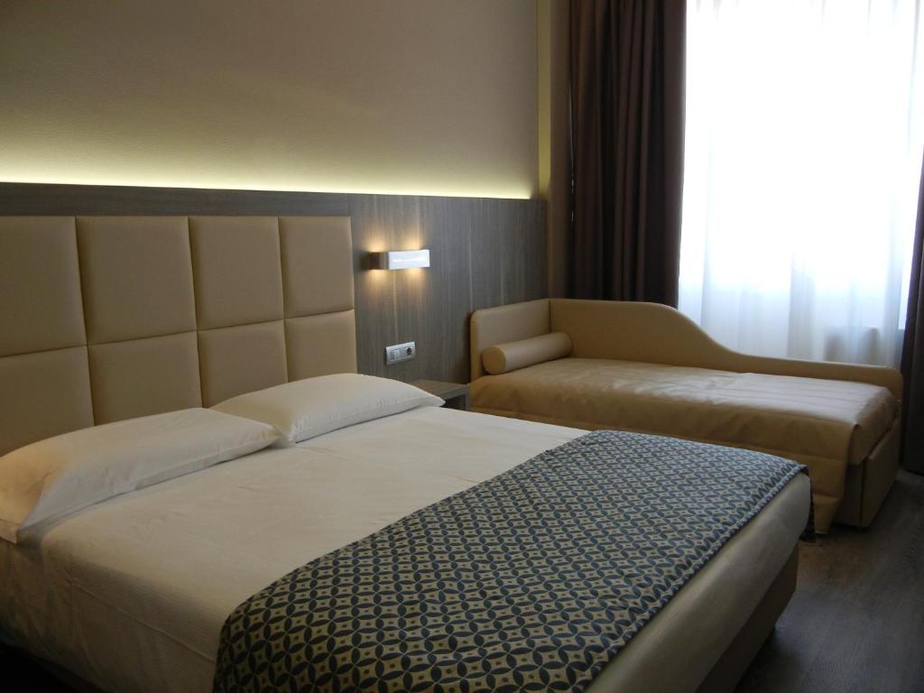 Трехместный (Представительский трехместный номер) отеля Delle Nazioni Milan Hotel, Милан