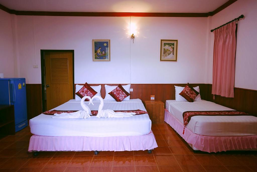 Двухместный (Стандартный двухместный номер с 1 кроватью и видом на бассейн) курортного отеля Rung Arun Resort, Пханган