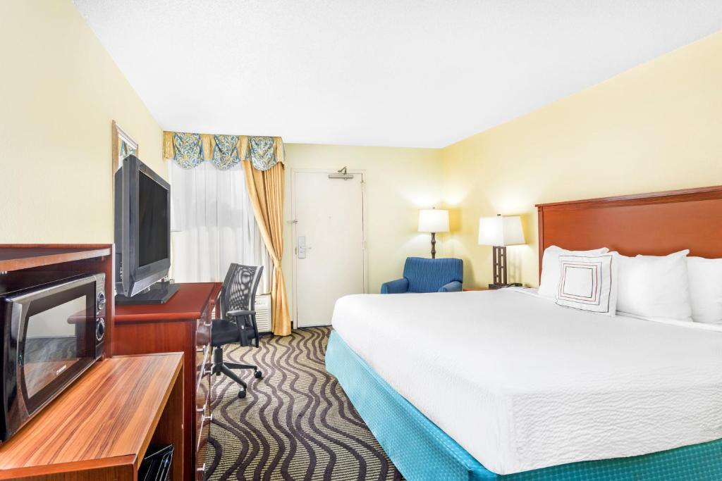 Двухместный (Номер с кроватью размера «king-size») отеля Baymont by Wyndham Savannah Midtown, Саванна