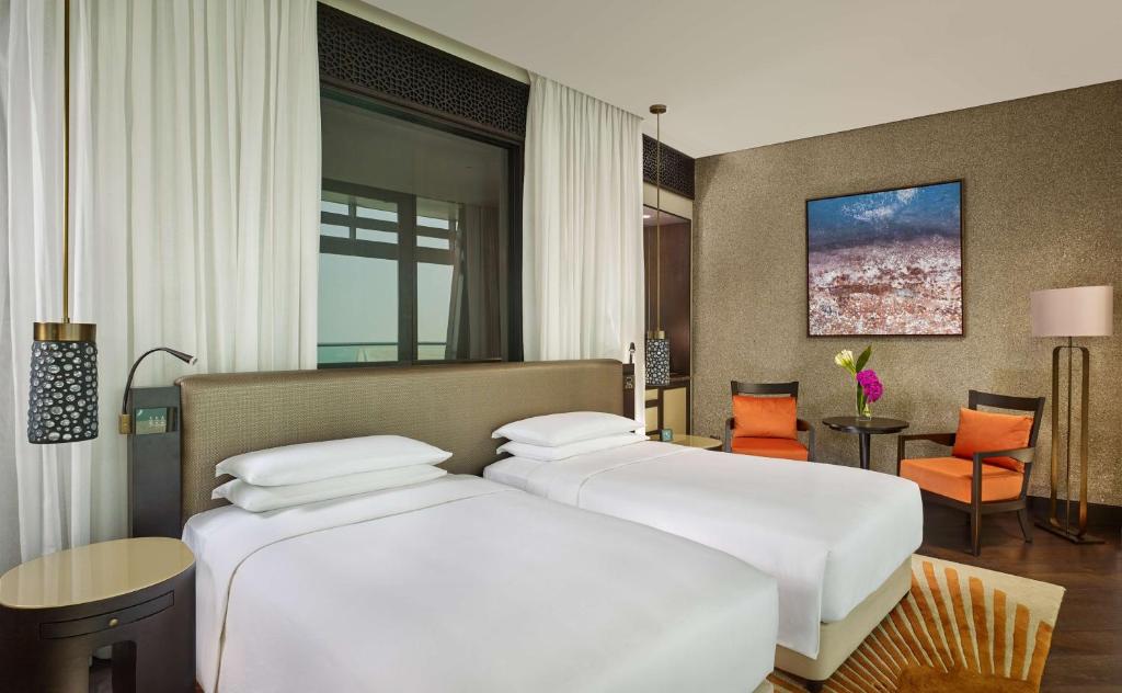 Двухместный (Клубный двухместный номер с 2 отдельными кроватями и правом посещения лаунджа) отеля Grand Hyatt Abu Dhabi Hotel & Residences Emirates Pearl, Абу-Даби
