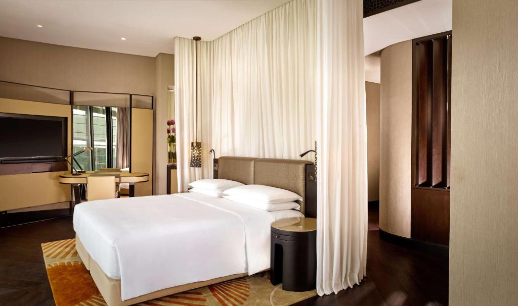 Двухместный (Номер Делюкс с кроватью размера «king-size» - Доступ в клуб) отеля Grand Hyatt Abu Dhabi Hotel & Residences Emirates Pearl, Абу-Даби