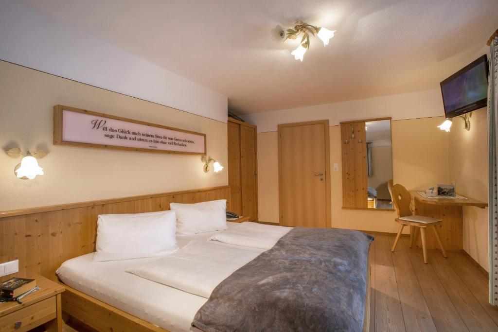 Двухместный (Двухместный номер с 1 кроватью и балконом) отеля Ferienhof Stadlpoint, Целль-ам-Циллер
